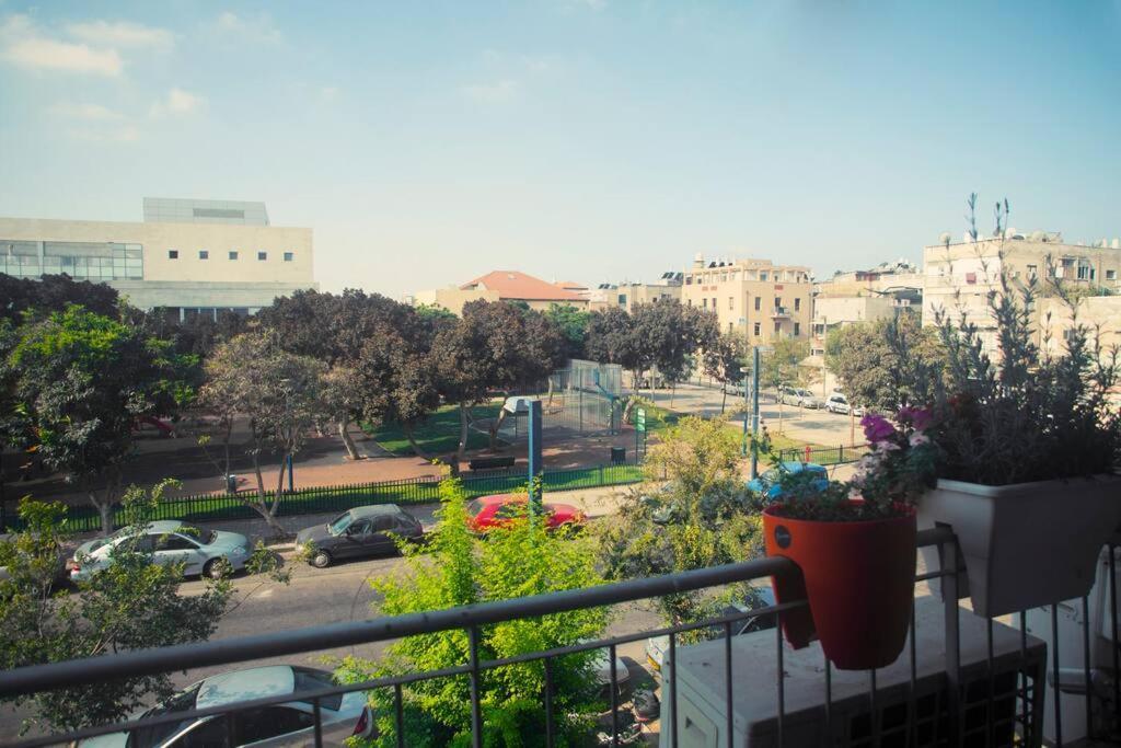 Spacious Jaffa Apt Near The Flea Market Тел Авив Екстериор снимка