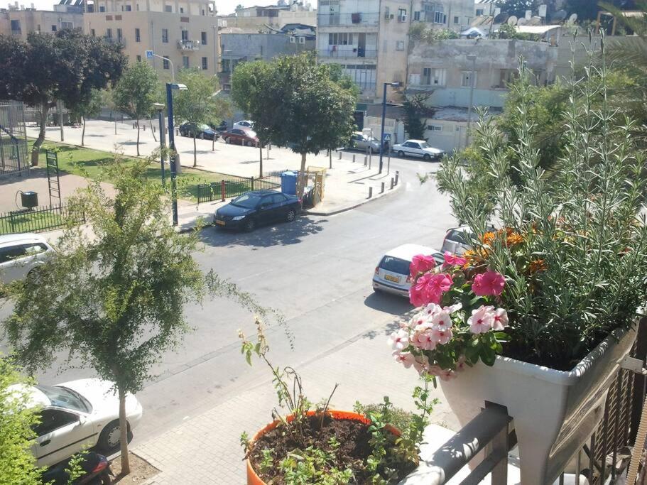 Spacious Jaffa Apt Near The Flea Market Тел Авив Екстериор снимка